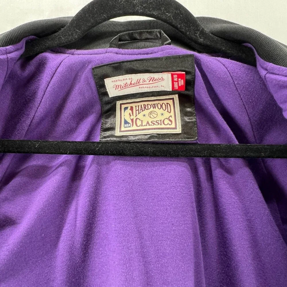 Mitchell & Ness Los Angeles Lakers Youth L 14/16 Varsity Jacket NBA Black/Purple - Picture 15 of 16